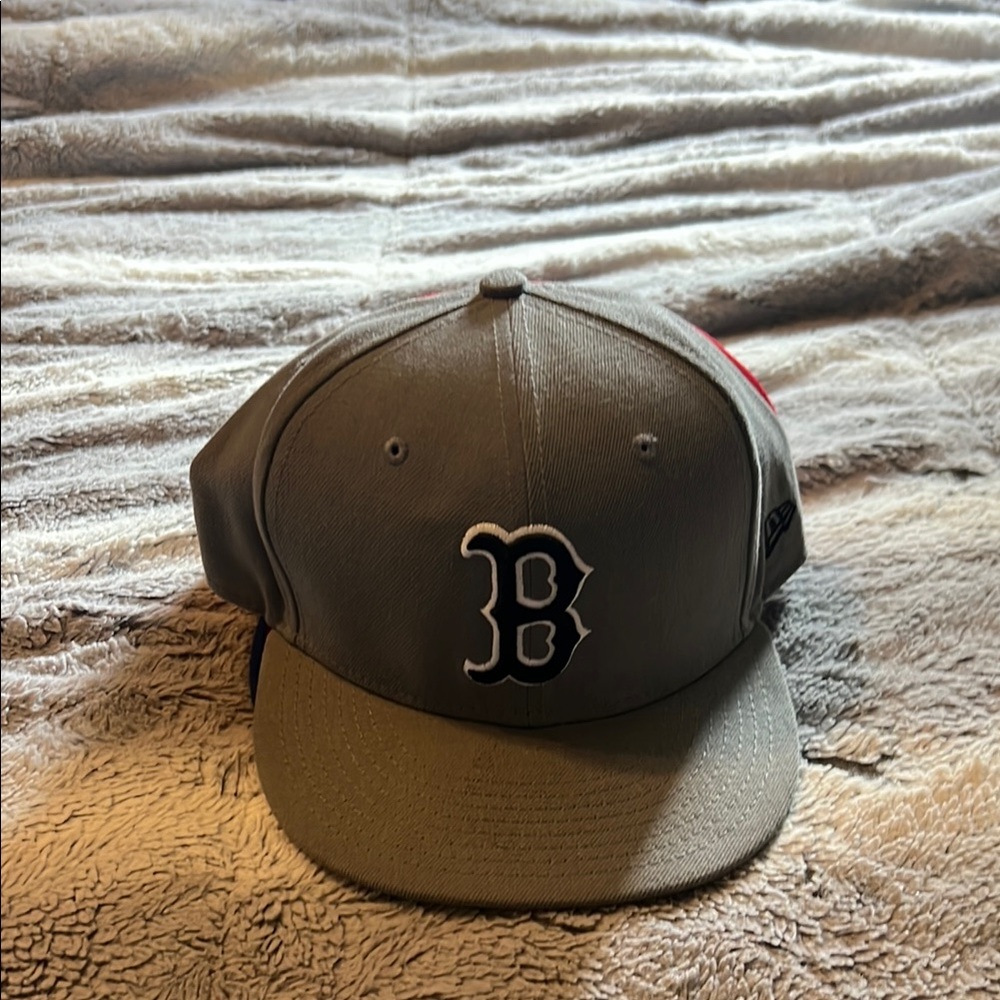 New Era Gray and Red Baseball Cap